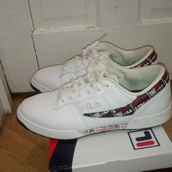 Fila sneakers. - Picture 3 of 8